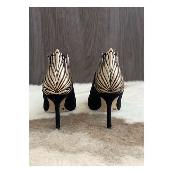 ❌SOLD❌ Katy Perry Starling Pump || Black & Gold || 6 - Picture 3 of 7